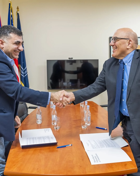 ՀՀ Հնագիտության և ազգագրության ինստիտուտը Հայաստանի ամերիկյան համալսարանին է նվիրաբերում հանգուցյալ դոկտոր Գրիգորի Արեշյանի անձնական իրերը